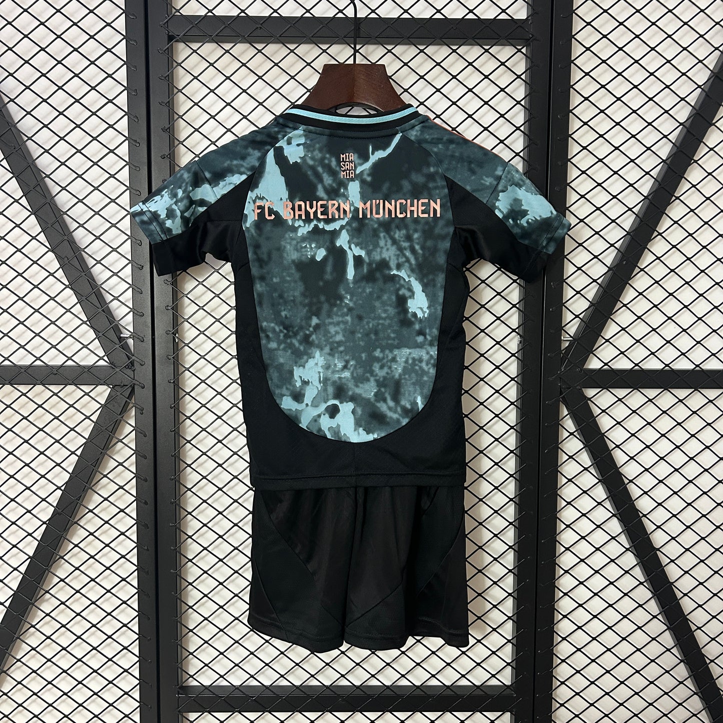 Bayern Munique Alternativa 24/25