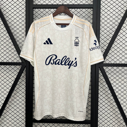 Nottingham Forest Alternativa 25/26